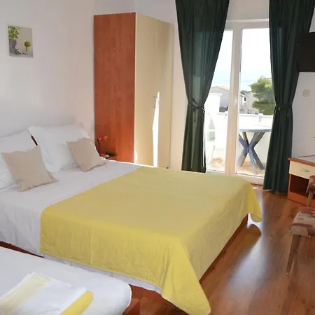 Mare Pensión Drvenik (Split-Dalmatia)